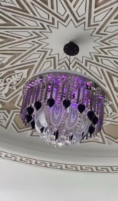 Service à thé traditionnel sur plateau d'argent, dans la khaïma